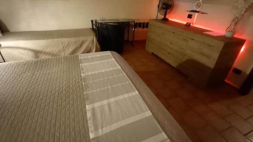 Полулюкс, Villa Laura Rooms & Pool