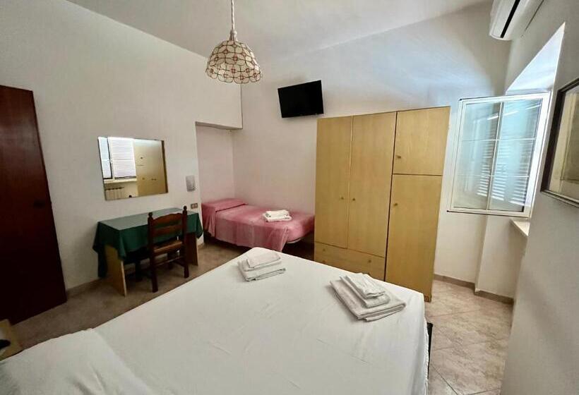 Quarto Familiar, Vittoria