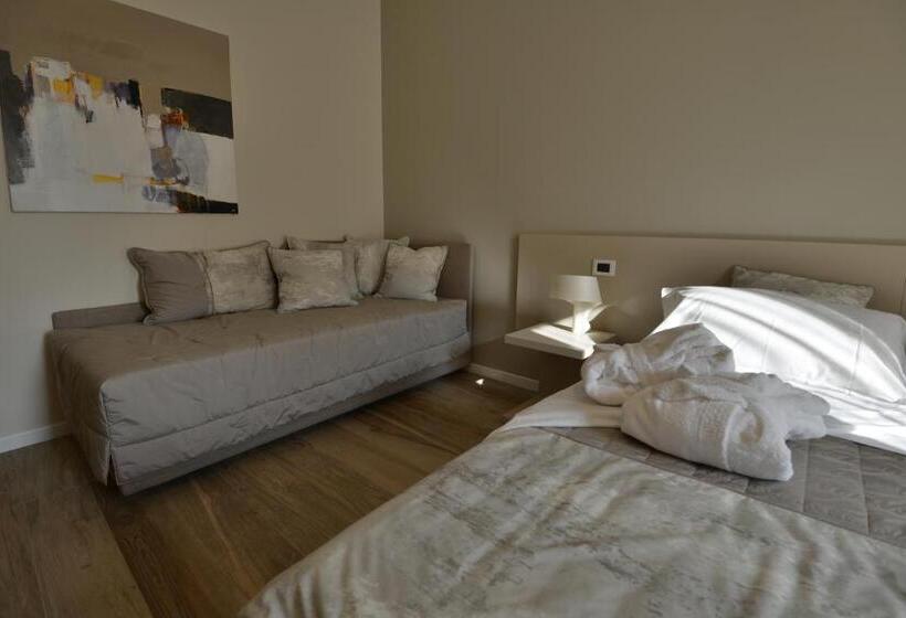Трехместный Номер Стандарт с Балконом, Daman Rooms & Breakfast