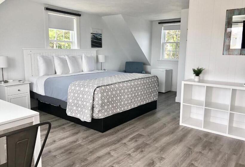 스탠다드 룸 킹사이즈 침대, Kingfisher Oceanside