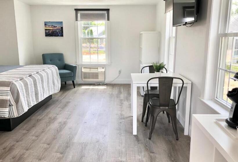 스탠다드 룸 킹사이즈 침대, Kingfisher Oceanside