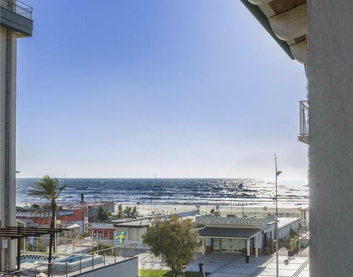اتاق سوپریور با چشم‌انداز دریا, Lido Inn
