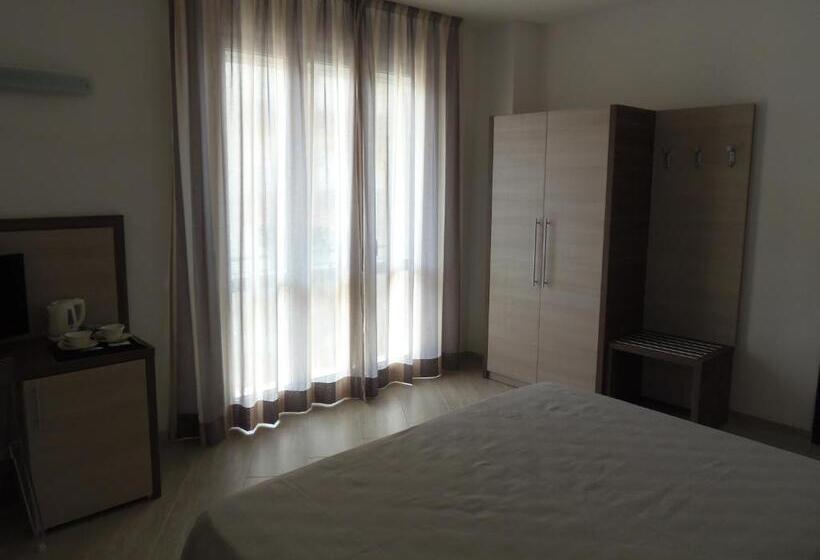 اتاق استاندارد با بالکن, Lido Inn