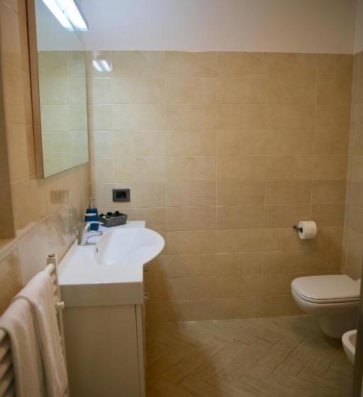 Standard studio with lake view, La Cipressina B&b