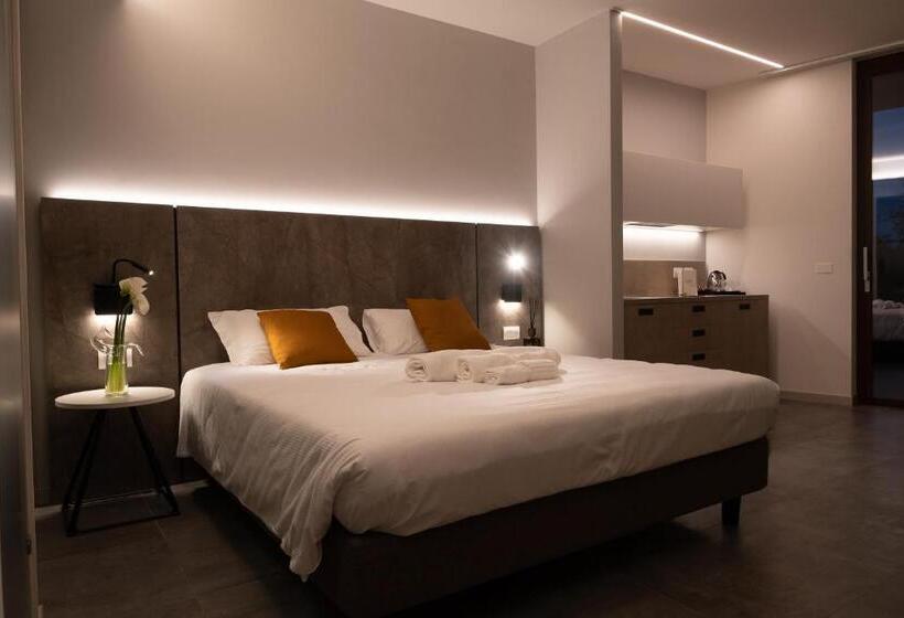标准工作室带泳池景, La Cipressina B&b