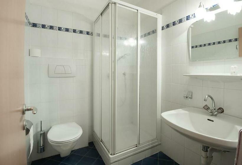 Quarto Estandar com Sacada, Restaurant Putzer