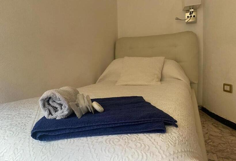 اتاق استاندارد یک تخته با سرویس بهداشتی مشترک, B&b Camera & Caffe