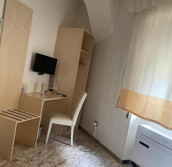 اتاق استاندارد یک تخته با سرویس بهداشتی مشترک, B&b Camera & Caffe