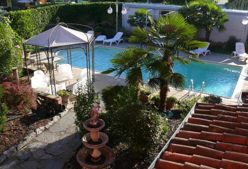 اتاق خانوادگی با چشم‌انداز استخر, B&b Villa Botto