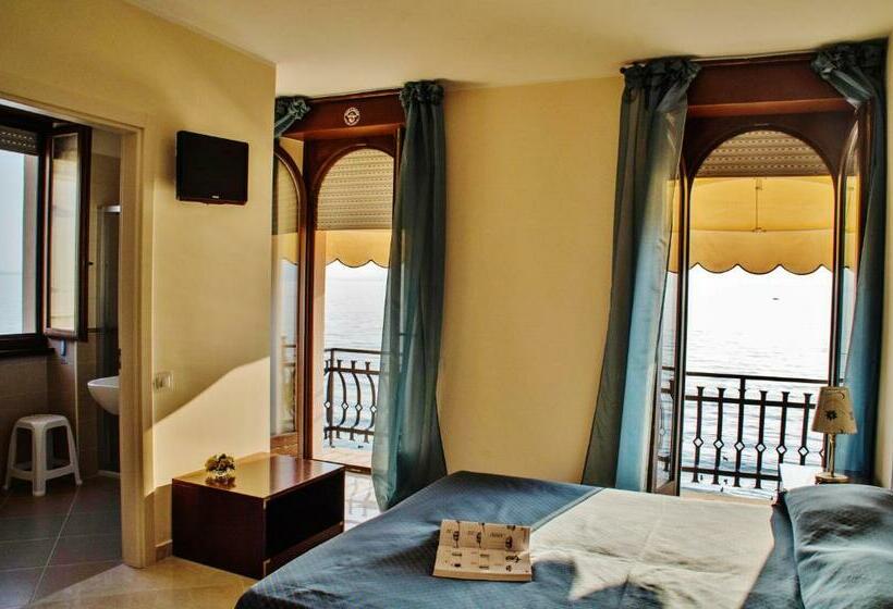 Superior room with lake view, Miralago