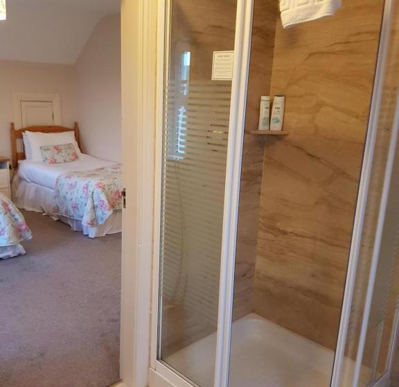 Семейный Номер Вид на Сад, Greenlawn Lodge