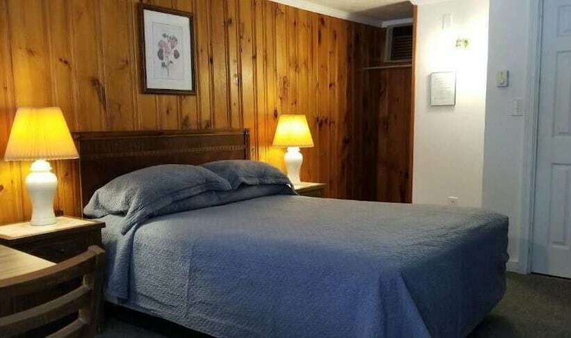 Номер Стандарт 2 Двуспальные Кровати, Tallwood Motel Wells