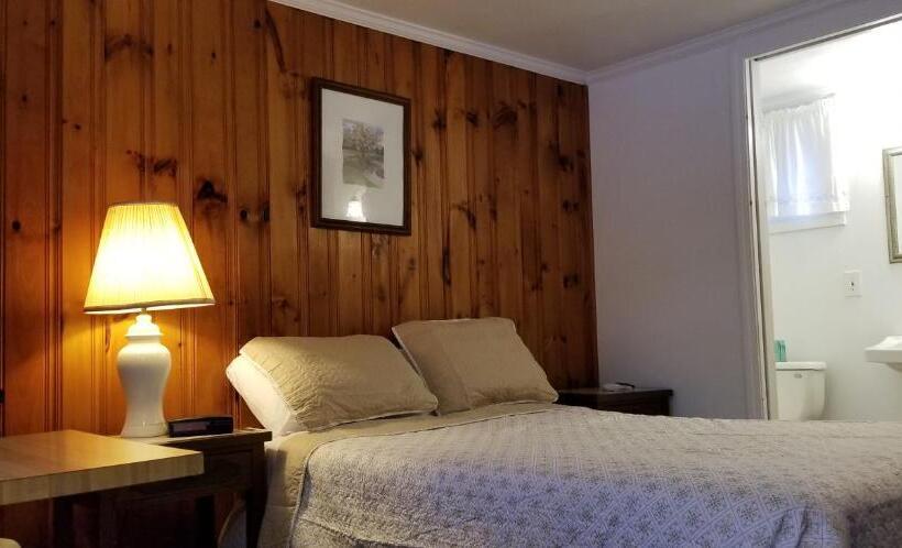 Номер Стандарт, Tallwood Motel Wells