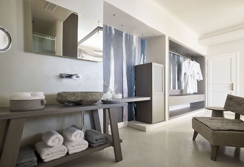 سوییت با چشم‌انداز دریا, Amazon Suites