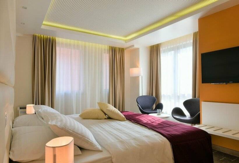 اتاق لوکس, Apeiro City Avant Garde