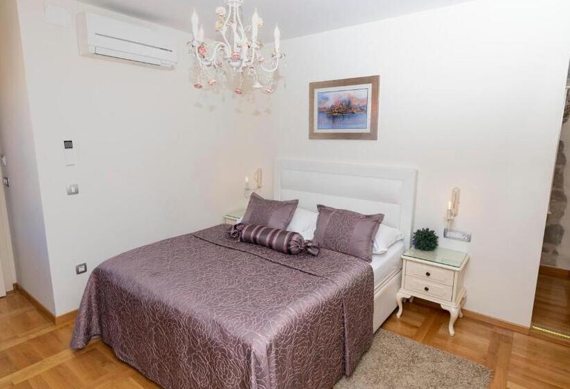 Quarto Familiar Deluxe, Gothic Palace Heritage