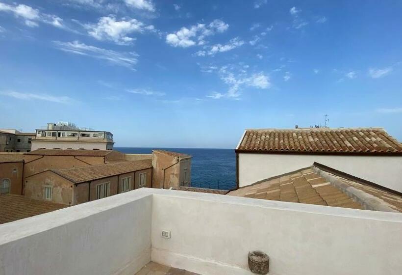 Номер Deluxe Вид на Море, Lanterne Magiche Ortigia Suites