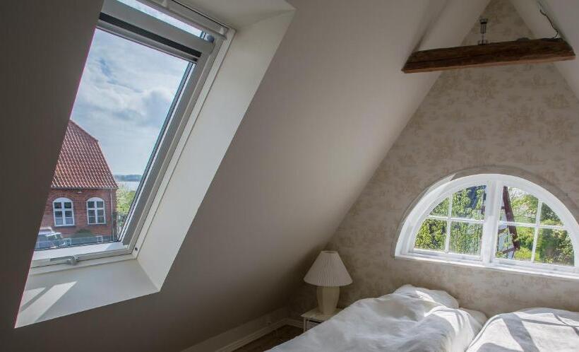 خانه 2 خوابه, Jungshoved Præstegård B&b