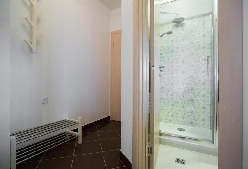 اتاق استاندارد با چشم‌انداز باغ, B&b Tara Garden