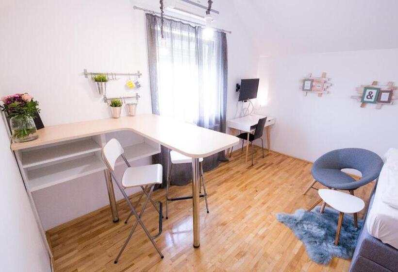 اتاق استاندارد با چشم‌انداز باغ, B&b Tara Garden