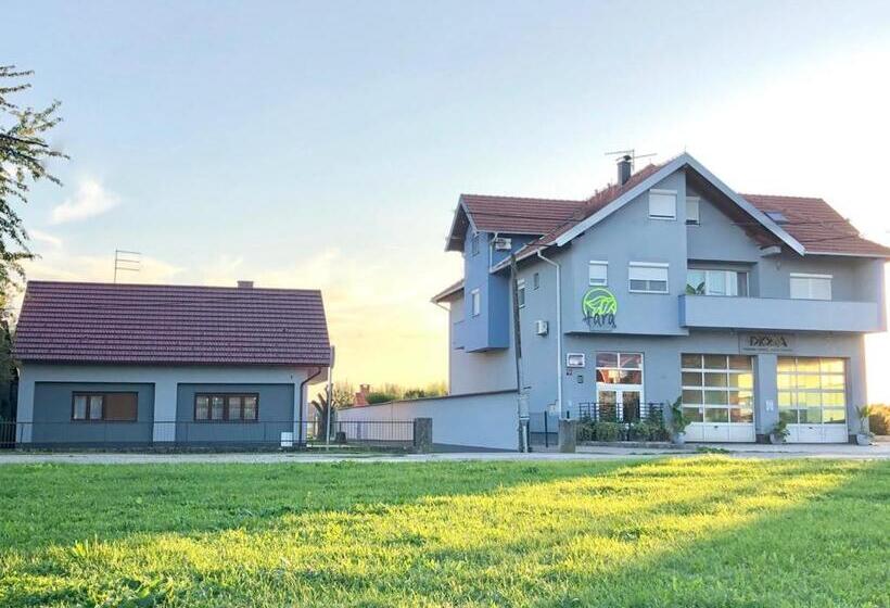 اتاق لوکس با چشم‌انداز, B&b Tara Garden