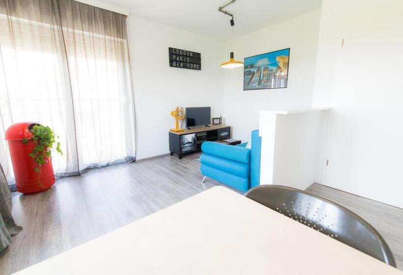 آپارتمان 1 خوابه با چشم‌انداز باغ, B&b Tara Garden