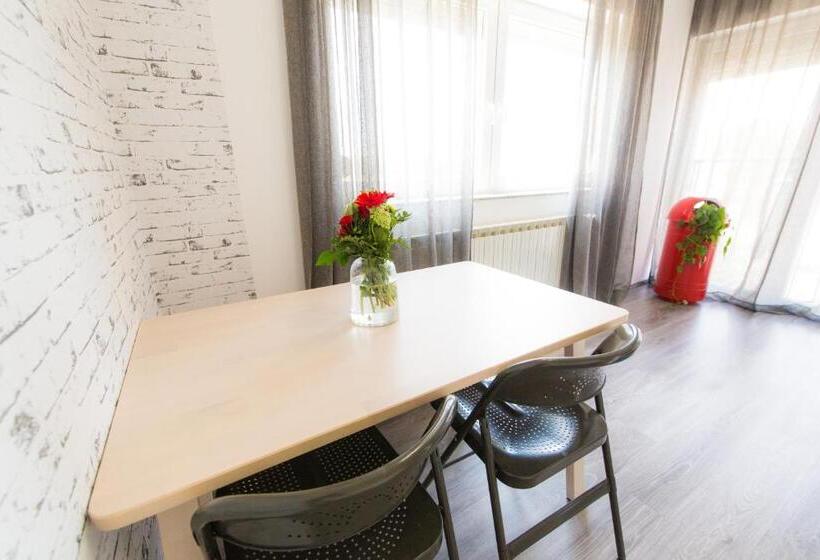 آپارتمان 1 خوابه با چشم‌انداز باغ, B&b Tara Garden