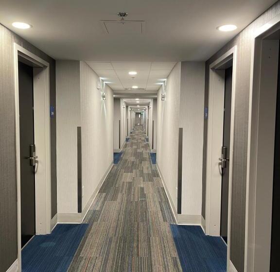适合残疾人士使用的带超级大床的标准间, Holiday Inn Express & Suites   Gatineau   Ottawa, An Ihg