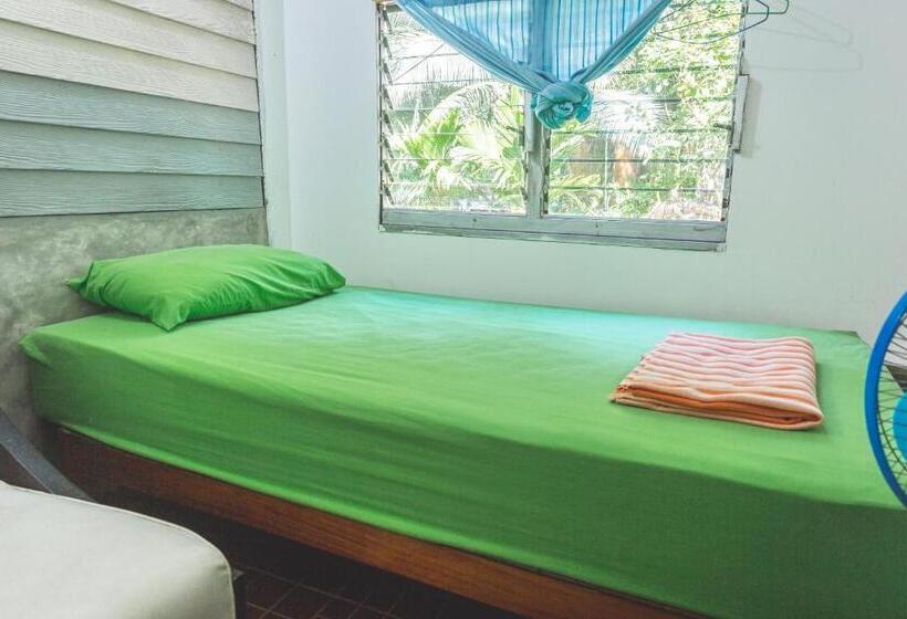 تختخواب در اتاق مشترک, Tuk Tuk Guesthouse
