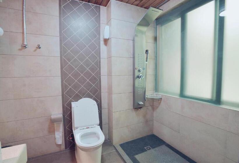 Номер Стандарт с Балконом, Xishuangbanna Elephant Home Guesthouse