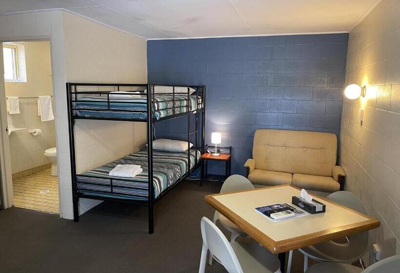 Четырехместный Номер Стандарт Вид на Сад, Murray Gardens Motel