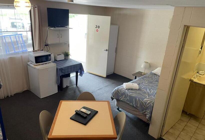Четырехместный Номер Стандарт Вид на Сад, Murray Gardens Motel