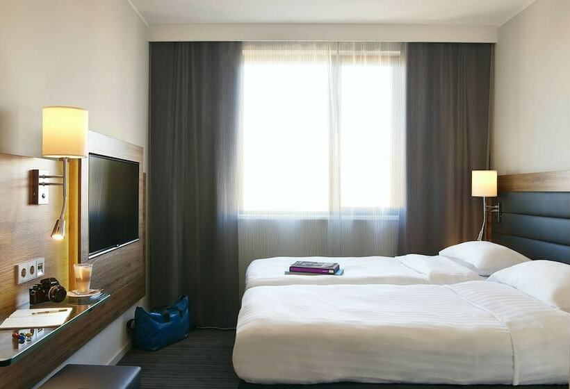 Номер Стандарт, Moxy London Stratford