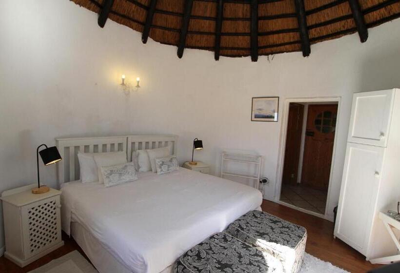 小室, The Whaling Station Guesthouse