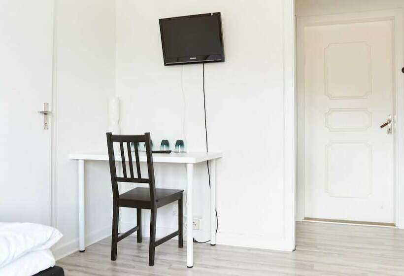 Standard Cuadruple Room Shared Bathroom, Pensionat Augustin