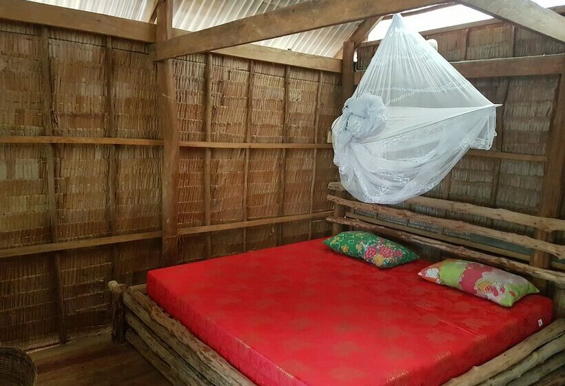Bungalow Deluxe, Driftwood Hostel And Bungalows