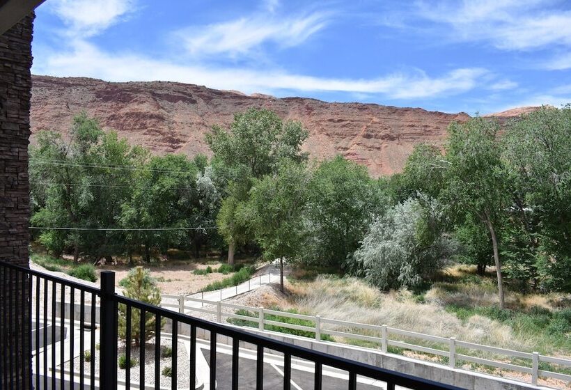 Люкс с Балконом, Mainstay Suites Moab Near Arches National Park