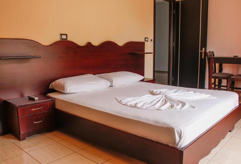 Quarto Estandar com Sacada, New Crystal