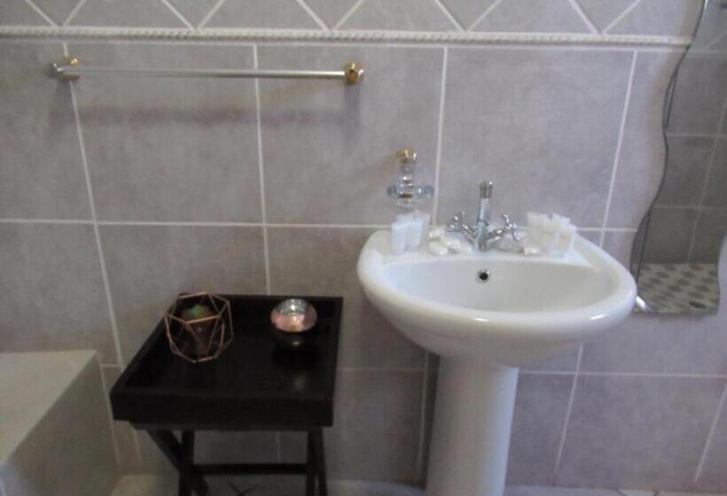 Семейный Номер Совместный Санузел, Faces Guesthouse