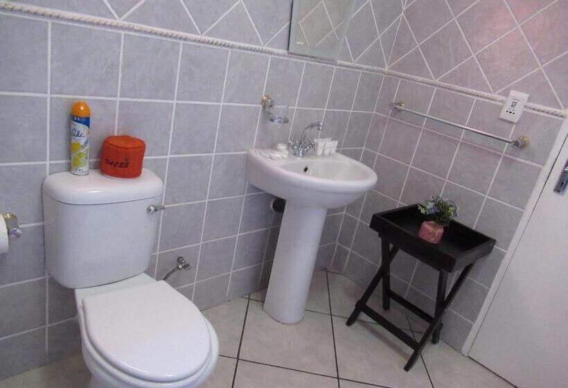 Номер Deluxe, Faces Guesthouse