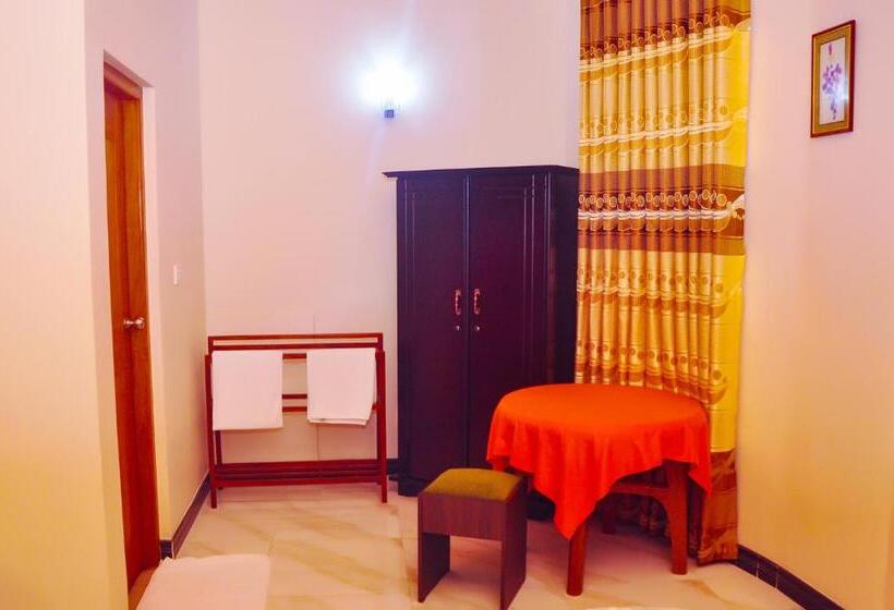 스탠다드 트리플 룸, New Kandy Residence