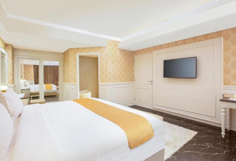 Люкс с Балконом, Grand Rohan Jogja