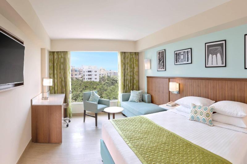 带大床的豪华间, Fairfield By Marriott Visakhapatnam