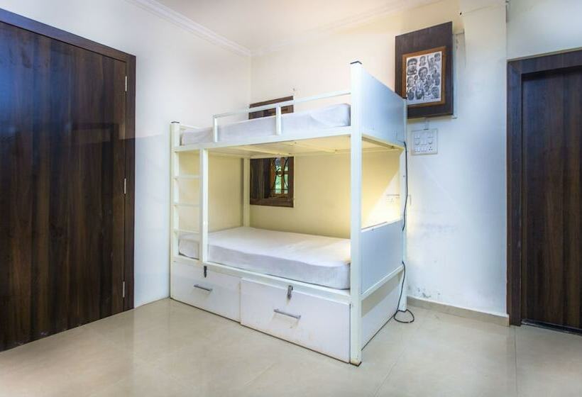 Кровать в Общей Комнате, Moustache Goa Cowork Hostel