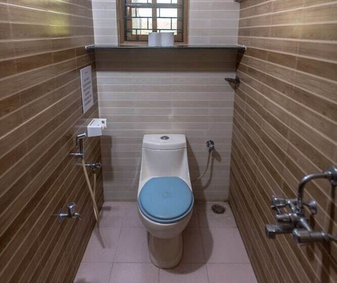 Кровать в Общей Комнате, Moustache Goa Cowork Hostel