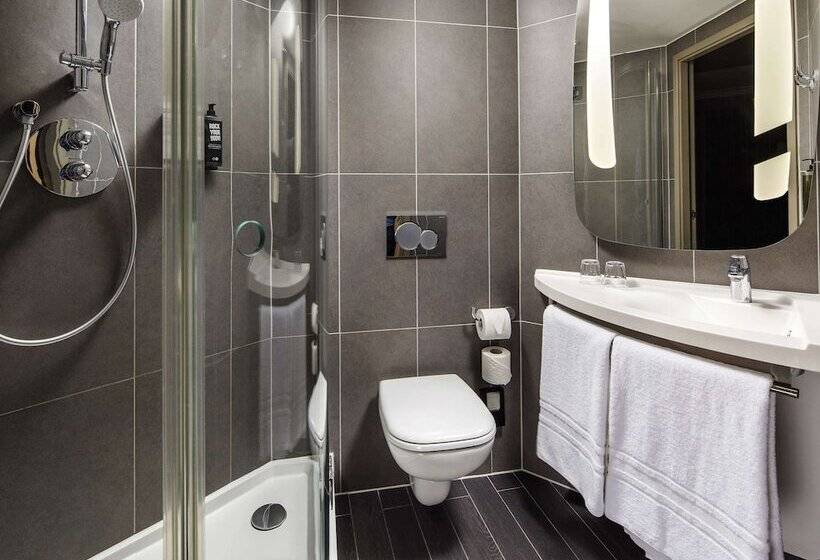 Номер Стандарт, Ibis London Canning Town