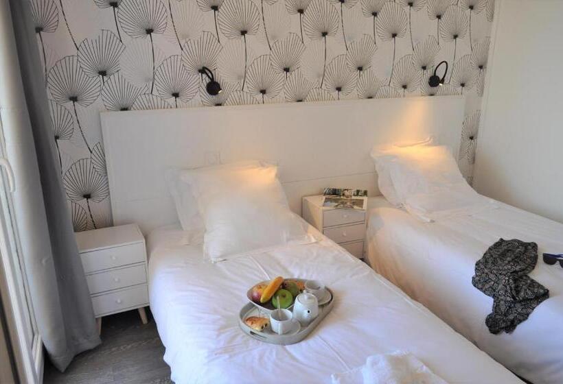Номер Стандарт с Балконом, Hôtel De La Mer