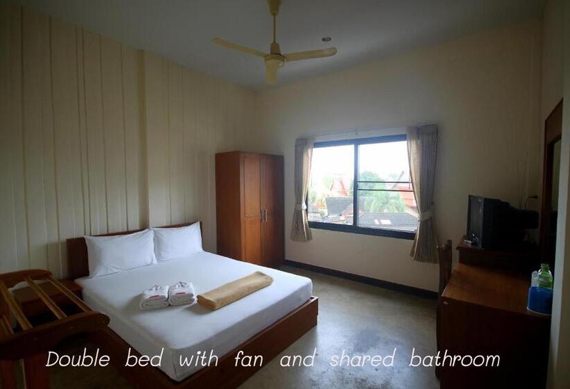 带共用浴室的标准房间, Myplace@surat
