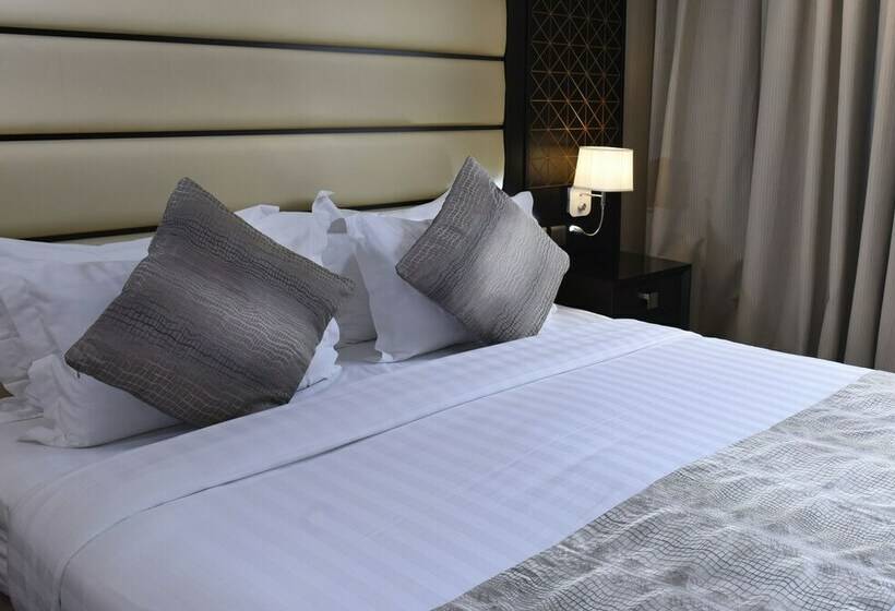 Номер Deluxe, Naviti Warwick Al Khobar