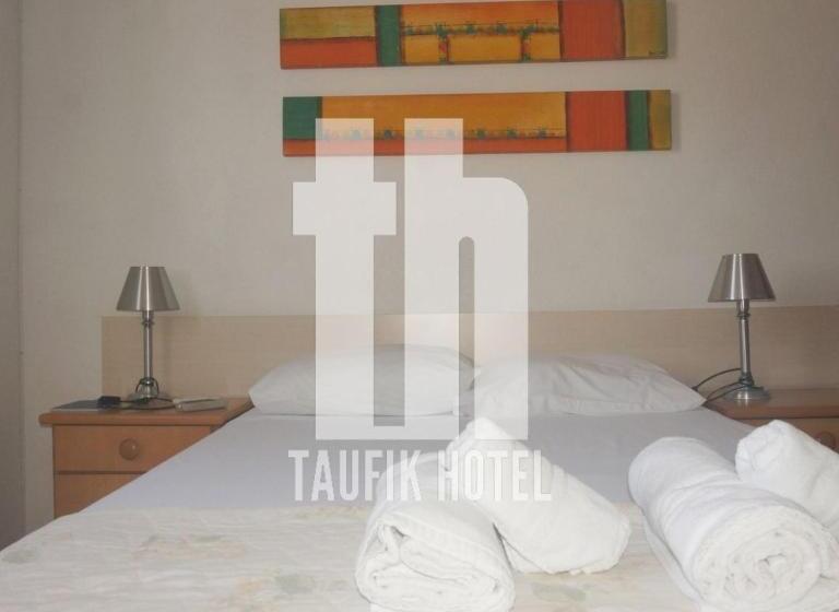 Номер Deluxe, Taufik